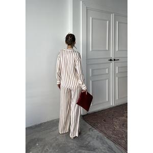 Ensemble en satin rayé bordeaux en gros, style décontracté, haut ajusté, pantalon skinny, col à nœud, décoration en dentelle, taille XL, printemps - Product Image 1