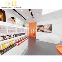 Vitrine murale moderne et tendance orange et blanche pour magasin de beauté, présentoir cosmétique, présentoir de maquillage