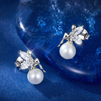 Boucles d'oreilles clous minimalistes en argent sterling 925 avec perles coquillages et placage rhodium, design en forme de fée pour femme - Cadeau d'anniversaire