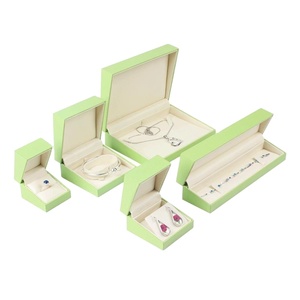 Boîte de rangement de bijoux luxueuse en papier simili cuir carrée avec personnalisation pour bagues, pendentifs, bracelets, colliers - Product Image 2