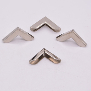 Clip d'angle en métal pour ordinateur portable JZ-936CQ <span class=keywords><strong>Fixation</strong></span>/Rivetage/<span class=keywords><strong>Fixation</strong></span> Machine Alimentation automatique Source d'alimentation pneumatique - Product Image 3