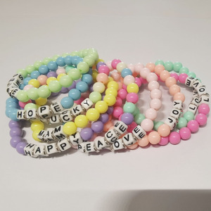 Braccialetto con Perline Personalizzato Colorato di YIWU, <span class=keywords><strong>Gioielli</strong></span> alla Moda per Bambine e Ragazze, con Scritte 'Joy', 'Love', 'Lucky', 'Happy' - Product Image 1