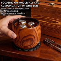 Coffret Cadeau Whisky Premium en Bois Vintage avec Glaçons, Pierres Réfrigérantes, Boîte de Rangement et Gobelet – Accessoire de Bar Maison pour Mariage/Anniversaire