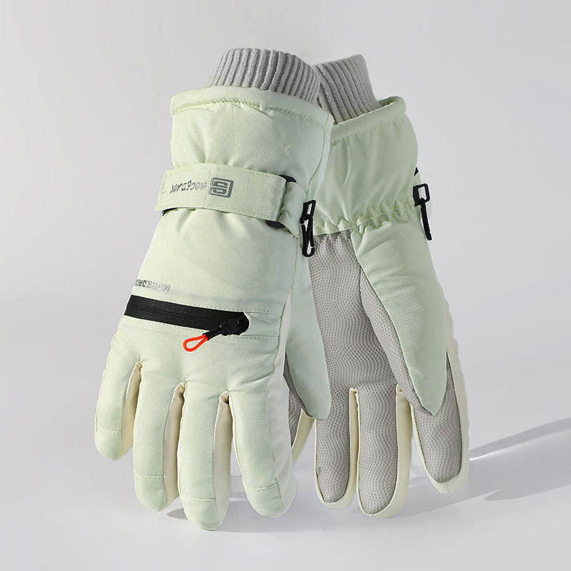 สีเขียว