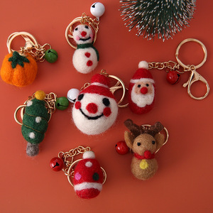 LLavero de fieltro de lana de Navidad hecho a mano, bonito bolso de dibujos animados, colgante, llaveros de tela con regalos de Navidad de Metal - Product Image 4