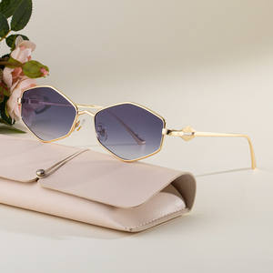 แว่นกันแดดทรงเหลี่ยมหรูหราสำหรับผู้หญิงป้องกันรังสียูวี 400 กรอบโลหะแฟชั่นกันแดดสไตล์กลางแจ้งพร้อมเคส - Product Image 5