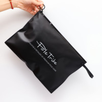 Sachet Refermable Zipper en Plastique Noir Mat de Luxe de Haute Qualité avec Logo Imprimé pour Vêtements et T-shirts