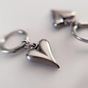 Boucles d'oreilles pendantes en acier inoxydable en forme de cœur, style tendance pour les trajets quotidiens, bijoux à la mode Europe et Amérique - Product Image 1