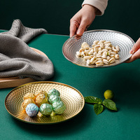 Vente en gros d'assiettes de présentation en or Assiettes martelées en acier inoxydable de qualité alimentaire argentée pour mariage et restaurant