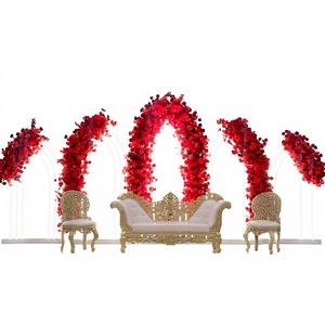 ฉากหลังงานแต่งงานแบบโค้ง 3 แผง ดีไซน์กระจกเงาสีทองเมทัลลิกสไตล์ฝรั่งเศส ทำจากสแตนเลสสตีล พร้อมไฟ LED ปรับแต่งได้ - Product Image 1