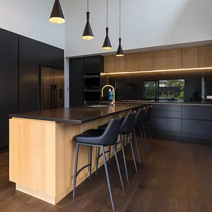 新型现代木质贴面哑光漆成品黑色橱柜设计