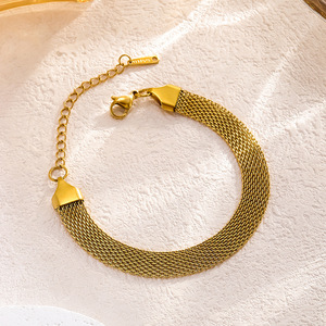 Bracelet tressé en acier inoxydable plaqué or 18 carats, bijoux tendance pour femmes, vente en gros - Product Image 1