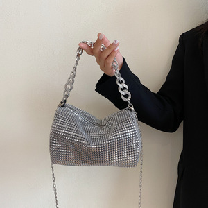 Nouveaux sacs de téléphone de mode pour jeune femme avec des sacs de chaîne de diamant pour des sacs de téléphone de conception de dames pour la femme - Product Image 1