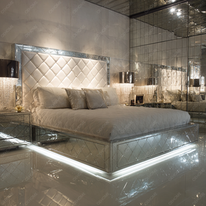 Juego de Dormitorio Moderno de Lujo Estilo Británico, Cama King-Size con Marco de Madera y Cristales de Diamante, con Acabado Espejado para Casa o Apartamento - Product Image 4