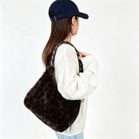 Sac Hobo Zeyu pour femme en fausse fourrure imprimé léopard, collection Hiver 2026, avec sangle tressée, sac à bandoulière en peluche en forme de croissant / sac bandoulière en peluche
