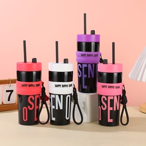 Gobelet Sportif Grande Capacité Pratique et Tendance pour Filles avec Corde et Paille – Idéal pour <span class=keywords><strong>Café</strong></span> et Cadeau Sportif – Vente en Gros Usine - Product Image 1