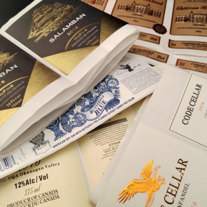 Autocollant <span class=keywords><strong>double</strong></span> face adhésif pour bouteille de bière et de vin en vinyle imperméable à l'eau, étiquette cosmétique multicouche - Product Image 2