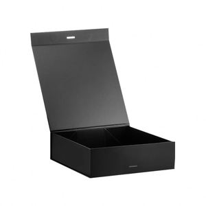 Caja de Regalo Rígida Cuadrada Negra Mediana de Lujo con Diseño Personalizado y Cinta para Venta al por Menor - Product Image 2