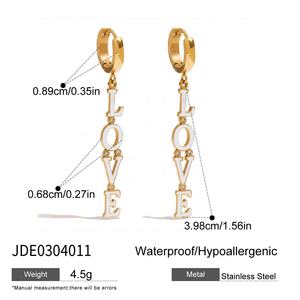 Pendientes Elegantes y Modernos de Acero Inoxidable con Baño de Oro de 18K, Diseño Europeo Americano de Lujo con Diamantes y Letra Colgante para Mujer - Product Image 6