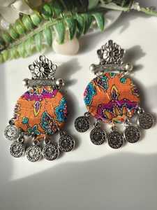 Pendientes Étnicos Modernos Hechos a Mano con Tela, Aleación de Plata Oxidada, Pedrería Transparente, Perlas de Imitación, Ligeros y de Alta Calidad - Product Image 4