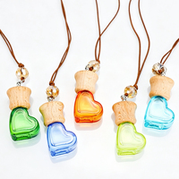 Vente en gros de flacons diffuseurs d'arômes pour voiture suspendus, colorés, de 6 ml, en forme de cœur, flacons de parfum pour voiture vides avec bouchon à vis