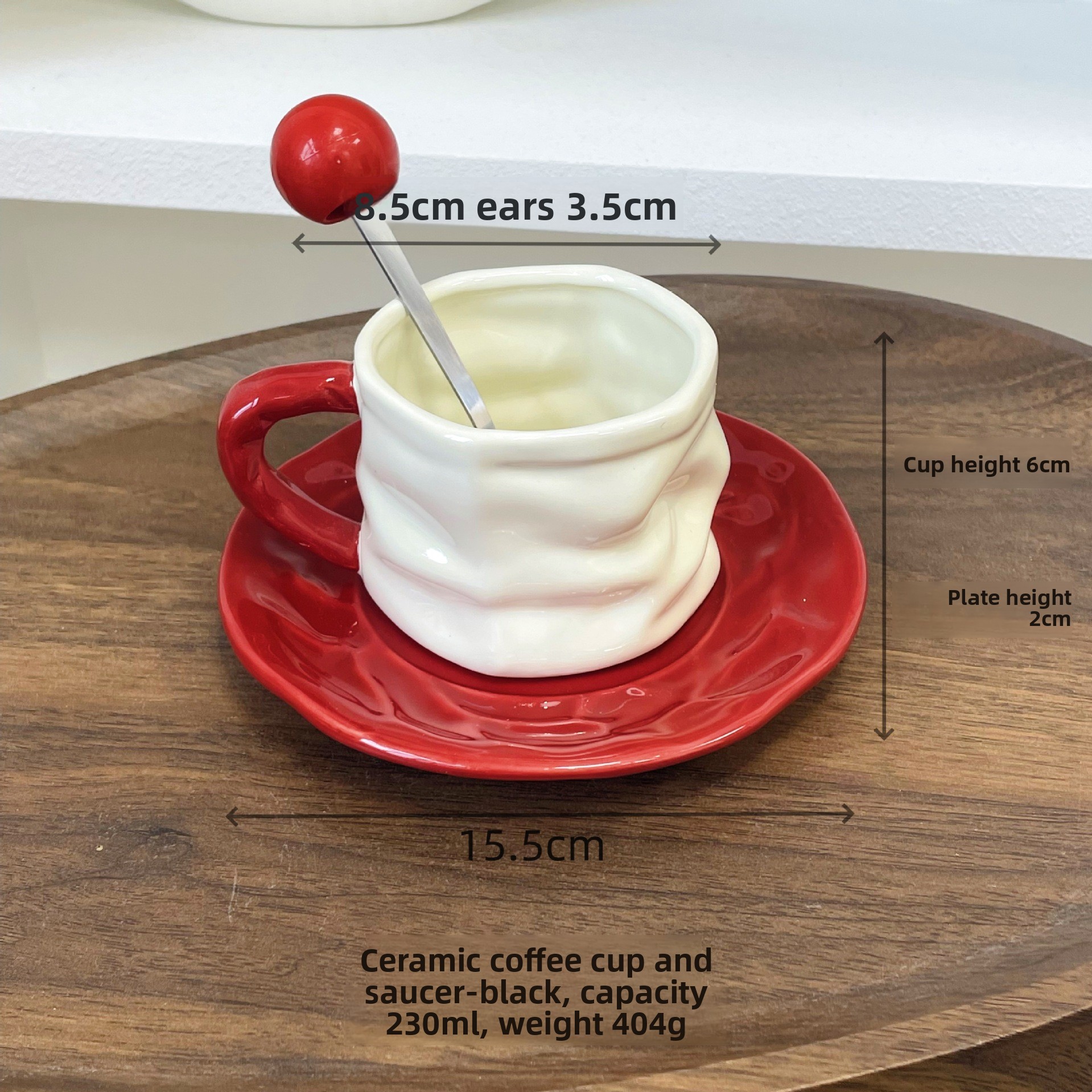 Folded plates and cups + ball-shaped spoons (red)