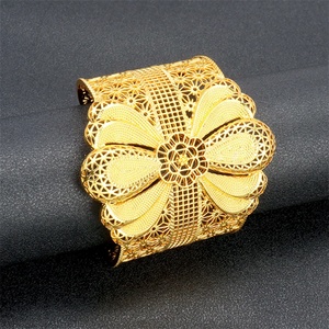 Jxx Venta al por Mayor de Brazaletes Chapados en Oro de Dubái para Mujer, Diseño Hueco de Moda Chapado en Oro de 24K, Brazalete Abierto de Latón, Joyería - Product Image 5