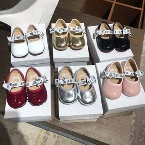 Chaussures de sport haut de gamme confortables et respirantes pour filles, idéales pour le quotidien, les loisirs, les bébés, les enfants, les fêtes, la saison hivernale, avec semelle extérieure en plastique. - Product Image 2