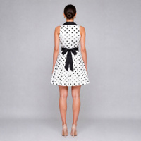 Robe mini élégante sans manches à pois pour femme, style vintage, col à revers, ceinture, imprimé numérique, taille ajustée, idéale pour les vacances et les soirées