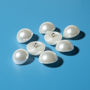 Boutons demi-dôme en fausses perles crème blanches de 10 mm, 12 mm, 14 mm, 16 mm, 18 mm, 20 mm avec tige et vis pour chemises et chemisiers - Product Image 4