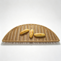 Sous-plat en rotin PP de qualité alimentaire, réutilisable et écologique, de forme ovale, pour le pain, les fruits et les aliments, idéal pour la restauration et les restaurants.