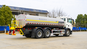Camion de pulvérisation diesel Sinotruk Howo 6X4, pompe à eau moteur personnalisée haut de gamme, buse haute pression, norme nationale incendie - Product Image 4