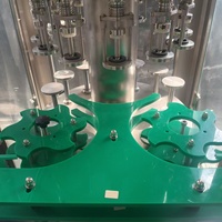 Machine de remplissage et de bouchage entièrement automatique pour bouteilles de whisky, machine de remplissage et d'embouteillage à 12 têtes à basse pression et à débordement