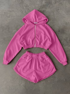 Ensemble décontracté pour femme : Crop top et short confortable, survêtement personnalisé avec logo, sweat à capuche zippé et short - Product Image 2