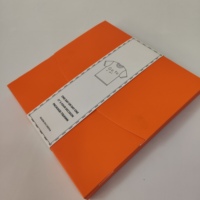 Boîtes d'emballage rigides pour t-shirts en papier cartonné blanc avec logo personnalisé, enveloppe A4 haute visibilité de 2 cm, gaufrage mat pour manches courtes, aseptique