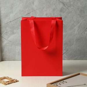 Sac en papier kraft noir personnalisé de qualité alimentaire avec impression en héliogravure, poignée longue, ruban, logo personnalisé pour emballage cadeau - Product Image 5