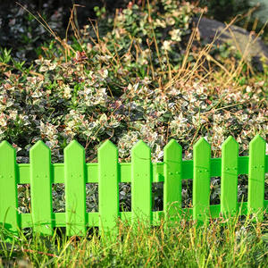 Petite clôture de jardin en <span class=keywords><strong>plastique</strong></span> vert flexible pour l'extérieur Clôture pour animaux de compagnie pour fleurs - Product Image 2