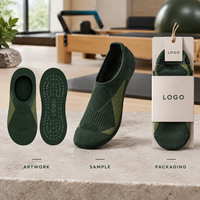 Chaussettes de Pilates antidérapantes vert forêt à rayures grises, coupe basse, invisibles, pour studio, semelle intégrale, production en gros, évaluation des motifs, classification des tailles