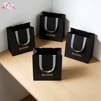 Sac en papier biodégradable noir de luxe avec impression personnalisée, dorure à chaud et anse en ruban argenté pour emballage cadeau de montre