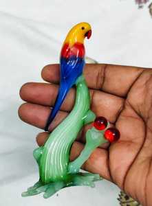 Pequeño Mundo de Cristal, Figura de Loro de Cristal Soplado a Mano con Plumas Coloridas en Rama Verde, Adorno Decorativo, Rajastán, Pascua - Product Image 4