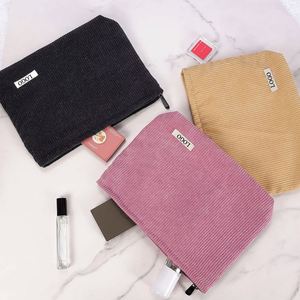 Pochette de maquillage portable à la mode avec logo personnalisé, fermeture éclair, motif de fil, poignée souple pliable, organiseur de cosmétiques de voyage pour femmes - Product Image 2