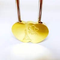 Cadenas d'amour en forme de double cœur, vente en gros personnalisée, design unique pour une sécurité personnalisée