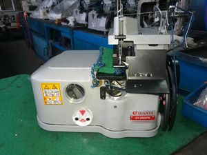 Máquina de Coser Industrial de Alta Velocidad para Bordes de Alfombras y Encajes, con Motor, Doble Aguja, Engranaje Ajustable y Costura Automática - Product Image 3