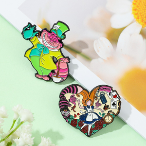 Broche émaillée en nickel noir sur le thème des personnages de dessins animés et de contes de fées américains, pour revers de veste - Product Image 3