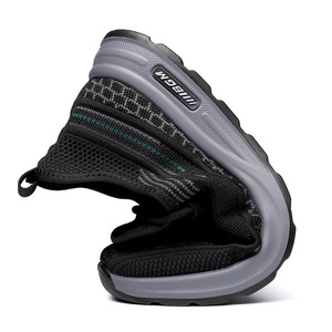 Chaussures de course respirantes en mesh gris foncé pour hommes, semelle souple légère, chaussures de sport décontractées confortables à enfiler pour un usage quotidien - Product Image 4