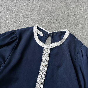 เสื้อเบลาส์แฟชั่นผ้าชีฟองคอวีสีทึบคอจีนประดับพู่เสื้อโรงงานฤดูร้อน - Product Image 1