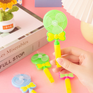Silbato de molino de viento con forma de piruleta, juguete para niños de color caramelo, regalo portátil para niños de 4 a 6 años - Product Image 4