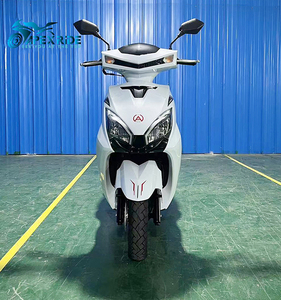 Motocicleta de Combustible APEXRIDE RACING de 150cc, Diseño Brillante, Motor de 4 Tiempos Refrigerado por Aire, Legal para Carretera, Urbana, Blanca y Azul - Product Image 2