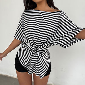 Camiseta Casual a Rayas de Un Solo Hombro y Manga Corta, Diseño Versátil con Botones y Lazos, Estilo Básico y Elegante - Product Image 2