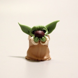 Figurines en plastique à collectionner Gacha Capsule, best-seller, inspirées du film fantastique américain Galaxy Little Green Wizard Master, pour cadeaux de fête - Product Image 3